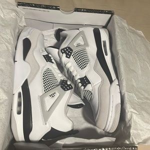 Jordan 4 Military Black size 10